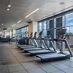 2 Bedroom Stylish Condo Downtown Pool Gym Spa