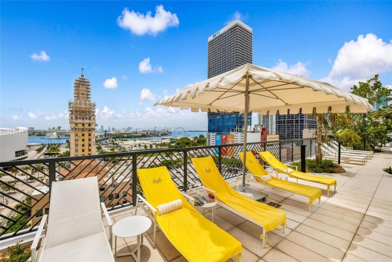 2 Bedroom Stylish Downtown Pool Gym Miami