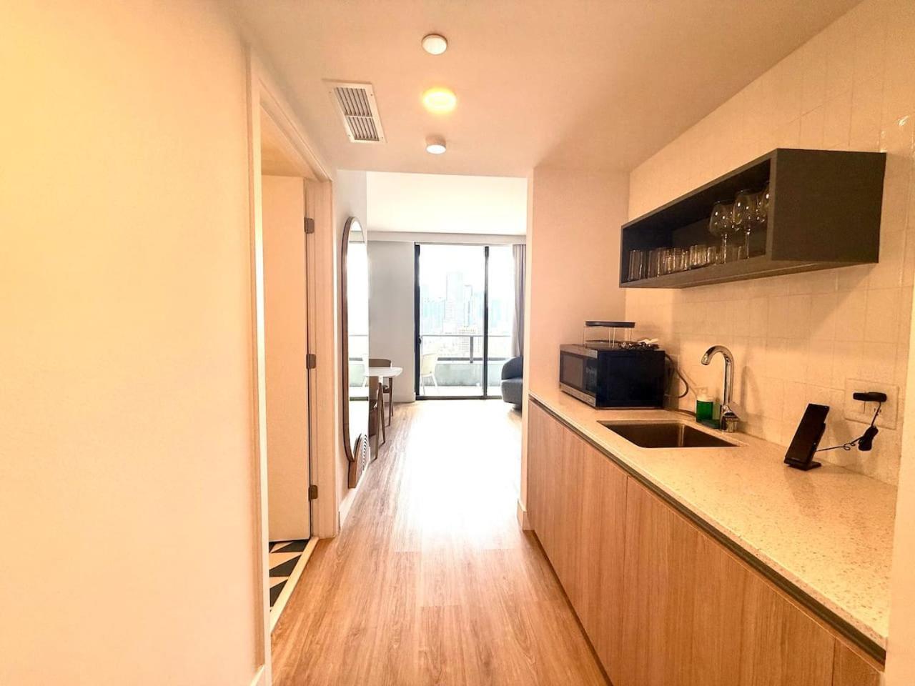 2 Bedroom Stylish Downtown Pool Gym Miami